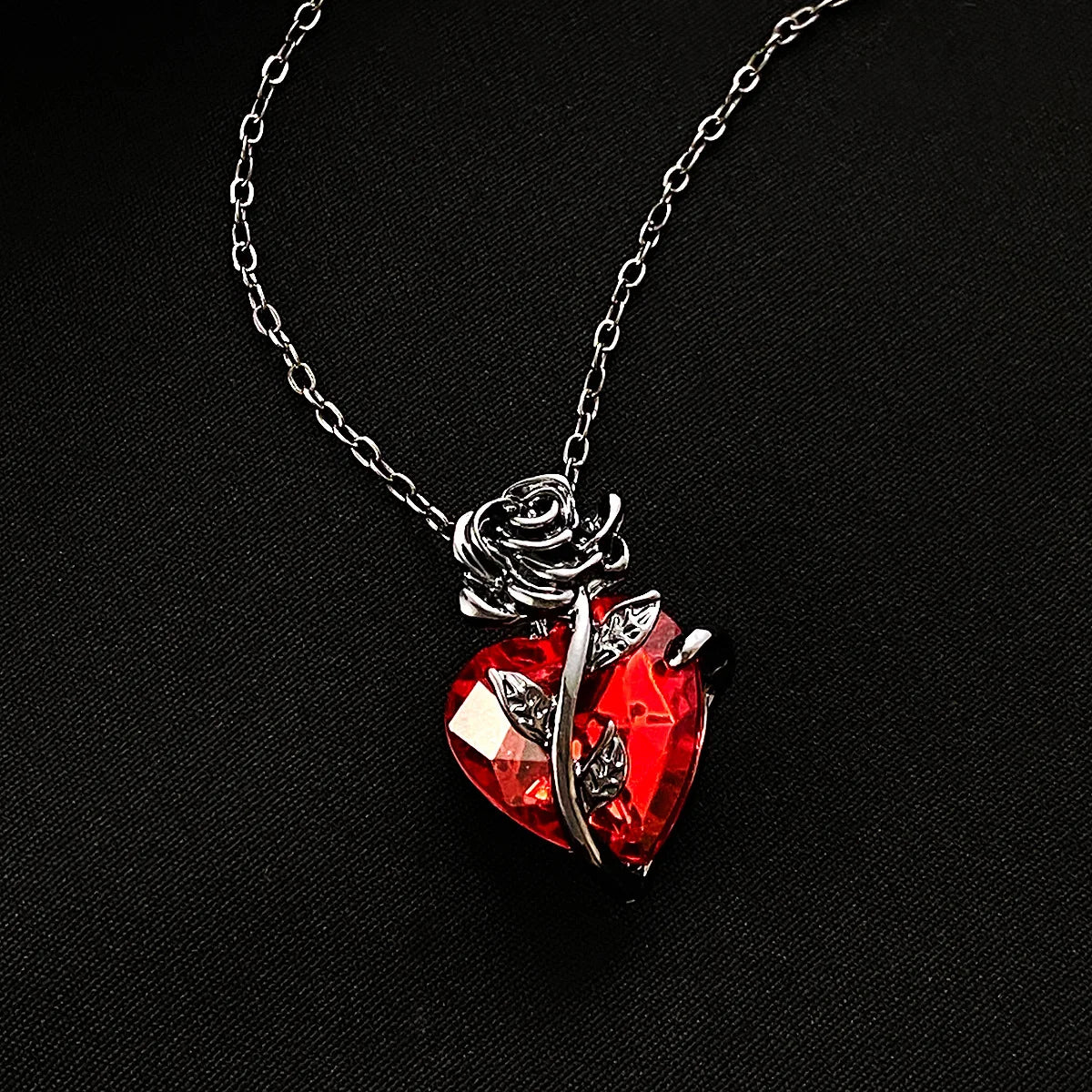 Gothic Rose Red Heart Necklace – Y2K Grunge