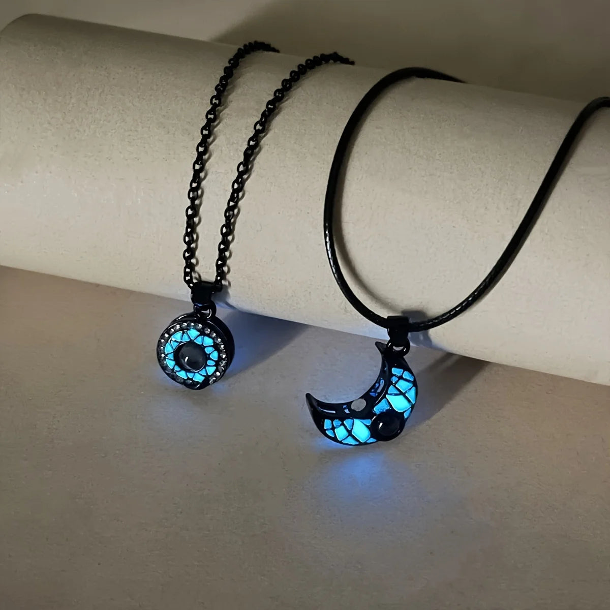 Moon & Sun Projection Couple Necklaces – 100 Languages